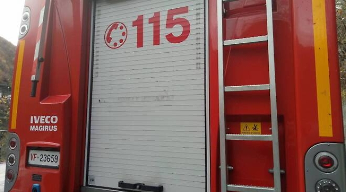 Incendiano autocarro a Partinico: mezzo forse usato per un furto