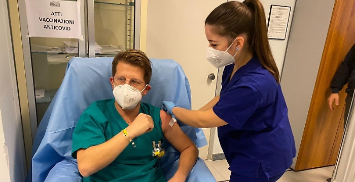 Si è vaccinato il medico e assessore comunale di Agrigento, Giovanni Vaccaro