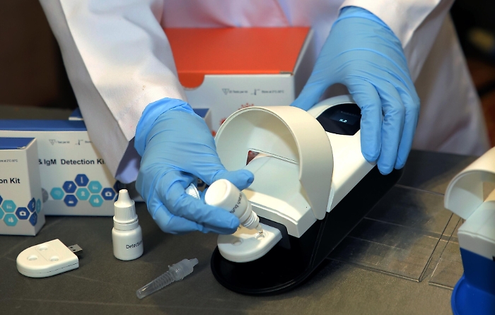 Test Covid e referti abusivi, 2 medici e un infermiere indagati a Catania