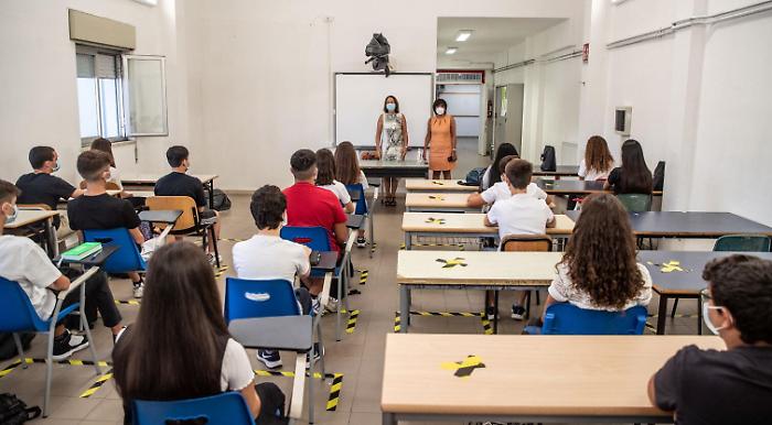 Rientro a scuola, come cambia la strategia della Sicilia dopo il rinvio