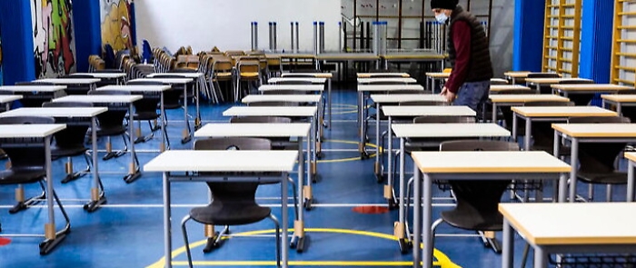 Covid, il governo apre le scuole: dad (parziale) solo nelle zone rosse