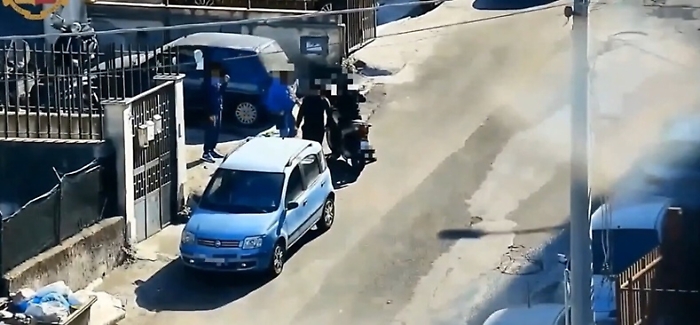 Catania, rapine in stile "arancia meccanica" ad anziani soli e facoltosi: ladri arrestati