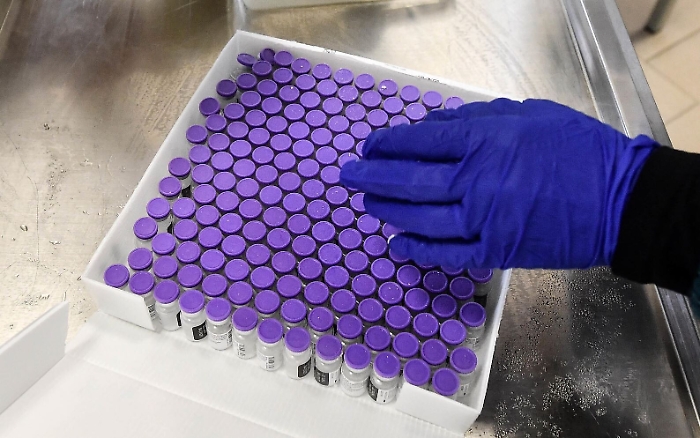 Vaccini, in Sicilia secondo richiamo a rischio: la Regione pressa Roma e parla con AstraZeneca