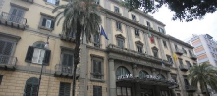 Palermo, protestano operai che stanno ristrutturando hotel delle Palme