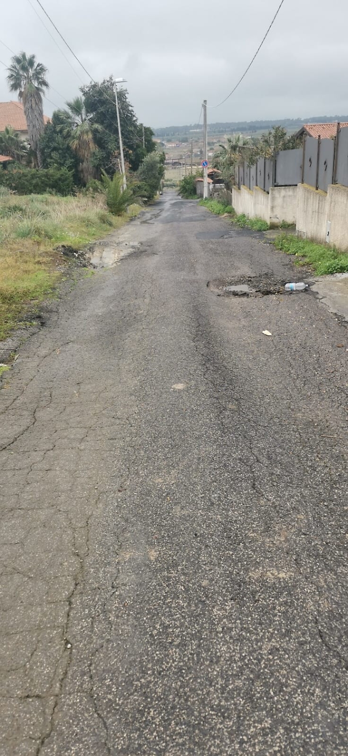 Catania Frazione Vaccarizzo: Via del Vischio dissestata