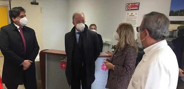 Covid, Pogliese al centro vaccini del "Cannizzaro": &laquo;Si marcia spediti&raquo;