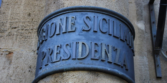 Regione siciliana, ecco la cura “dimagrante”: c'è anche il taglio dei vitalizi