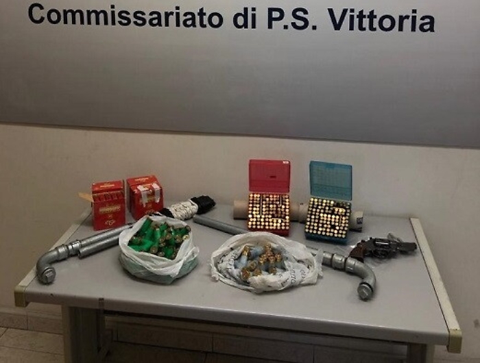 Vittoria, la "bravata" del ventenne costa il carcere a suo padre