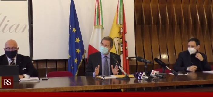 Sicilia "zona rossa", Musumeci: &laquo;Se dati del contagio non scendono chiuder&ograve; tutte le scuole&raquo;