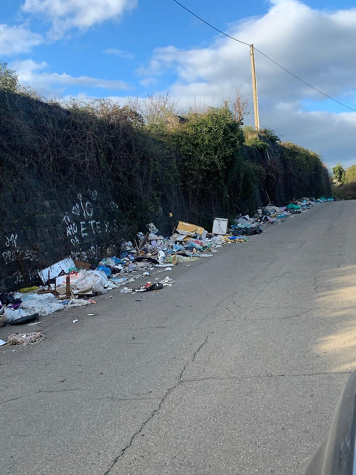 Degrado nella zona più panoramica di Giarre