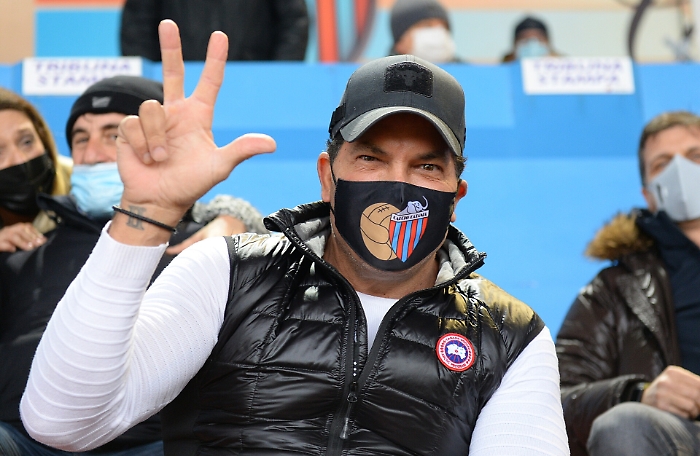 Catania, il futuro è appeso a un filo, Sigi con le spalle al muro