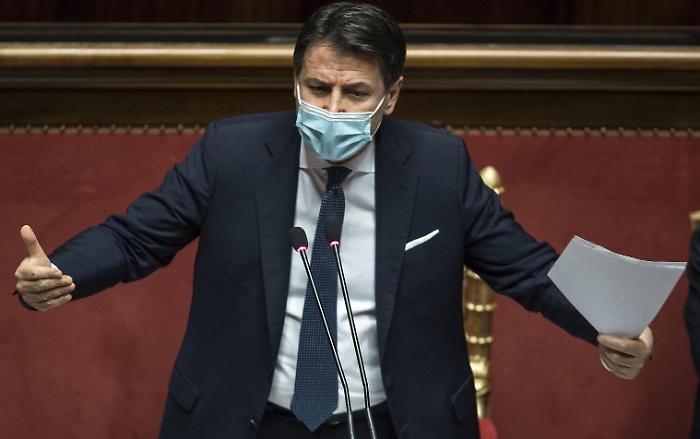 Conte incassa la fiducia (con la Var sul voto): ma ora è rebus tra rimpasto e dimissioni