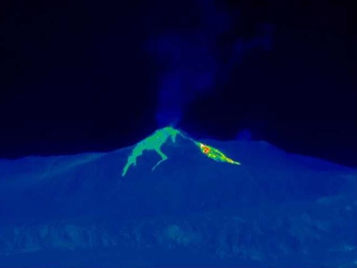 L'Etna fa ancora i capricci: nuovo trabocco dal cratere di Sud Est