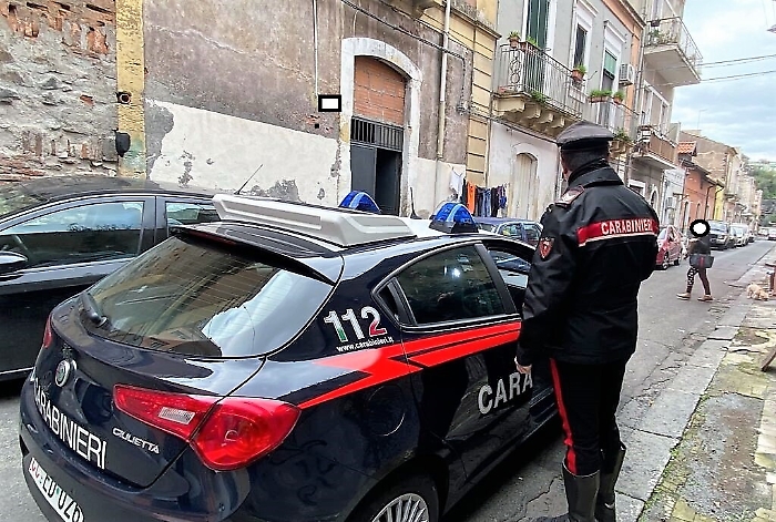 Catania, botte e minacce a due donne: liberate dopo denuncia di un passante