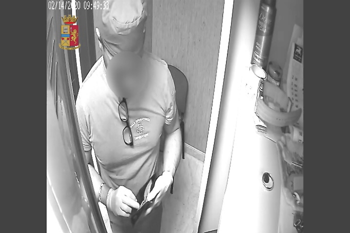 Infermiere ruba soldi ad un collega in ospedale nel Messinese: arrestato