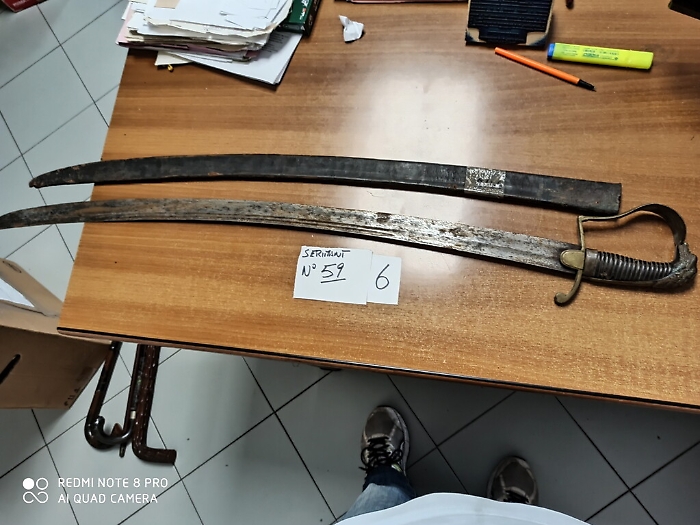 Catania, anche spada  Regno delle Due Sicilie tra "rottami" portati in Polizia