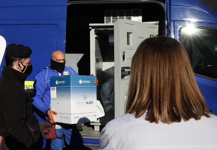 Troppi ritardi nei vaccini e il Governo deve rivedere i piani