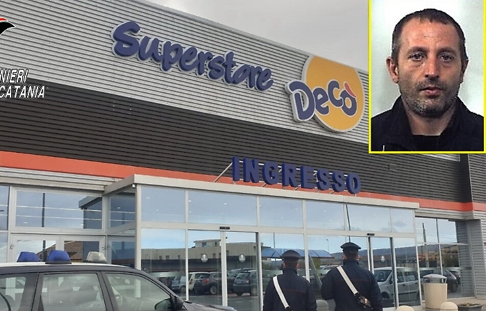 Biancavilla, ruba bottiglie di liquori al Decò: taccheggiatore in manette