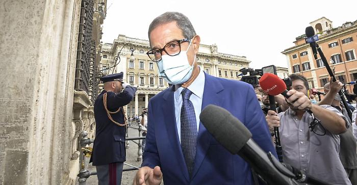 Vaccini, Musumeci: &laquo;Pronti a sostenere lo Stato con azione legale contro riduzione&raquo;