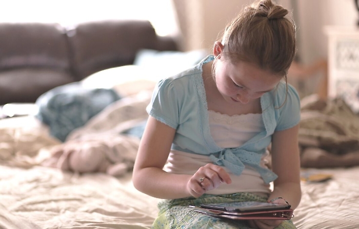 Dispositivi digitali e bambini, riflessioni da mamma