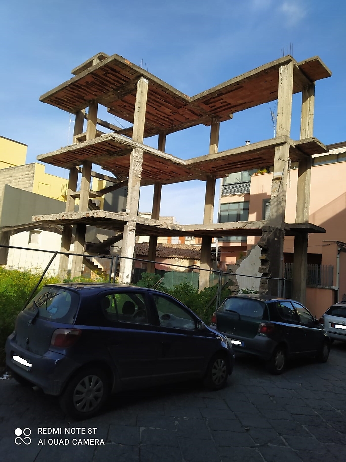 Misterbianco (Ct): struttura fatiscente al largo padre Cannone