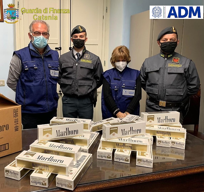 Catania, Gdf e Agenzia Dogane sequestrano in porto 72 kg di sigarette