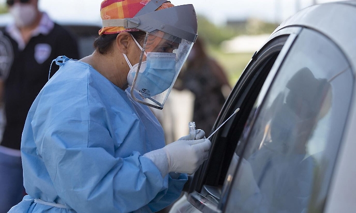 Covid, l'1 e 2 febbraio screening con drive in a Gravina di Catania