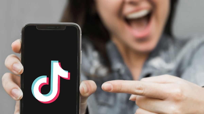 Controlli su Tik Tok, influencer siciliana denunciata per istigazione al suicidio
