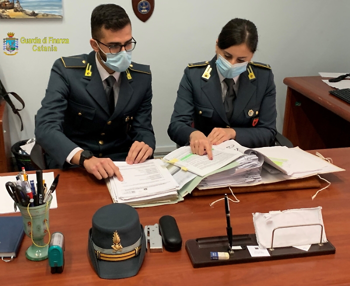 Catania, vendita non fatturate e lavoratori in nero: società nei guai