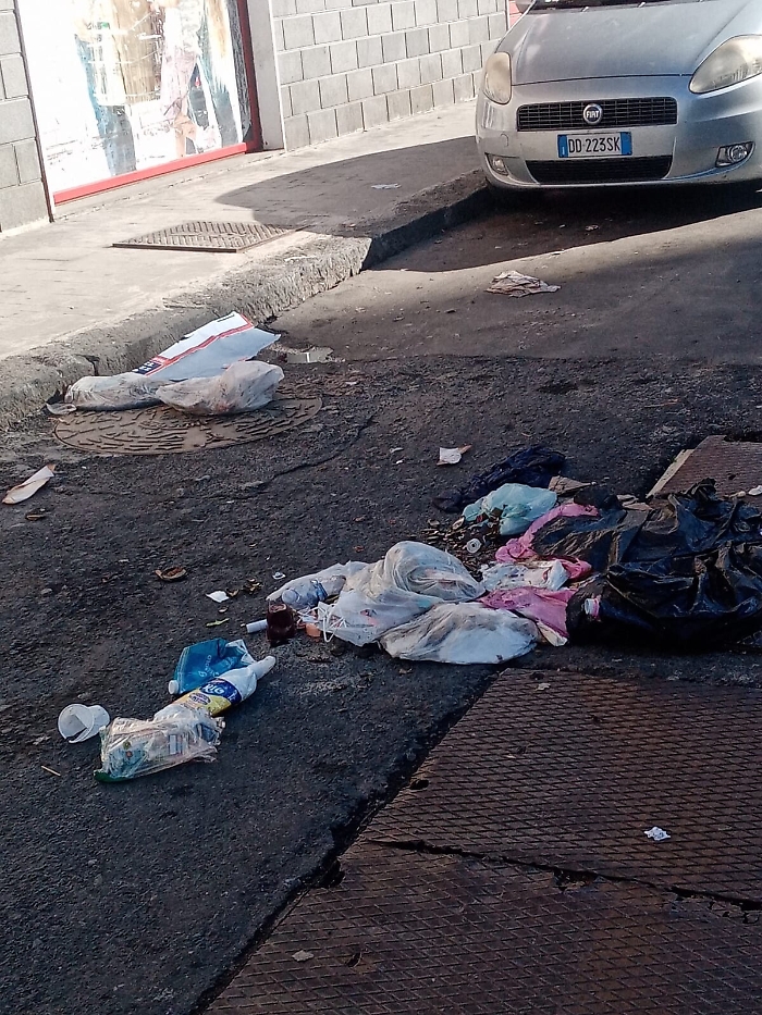 Catania: rifiuti abbandonati in Viale Mario Rapisardi
