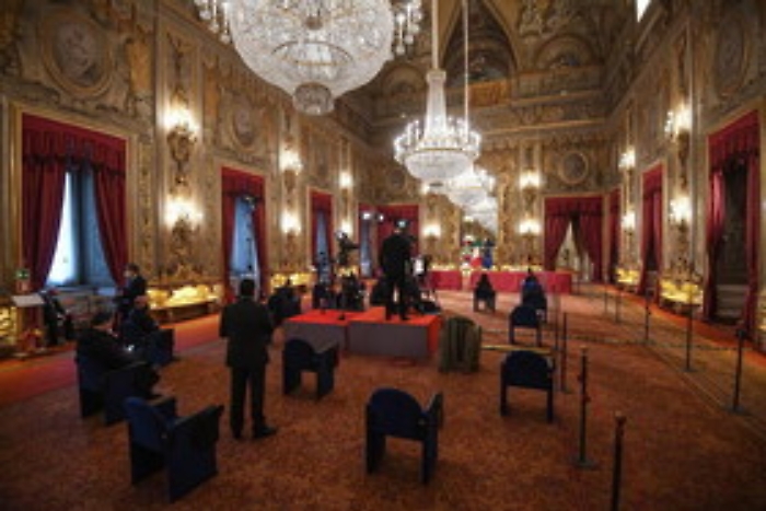 Crisi di governo, Conte chiama Renzi ma è gelo. Fico pacificatore?