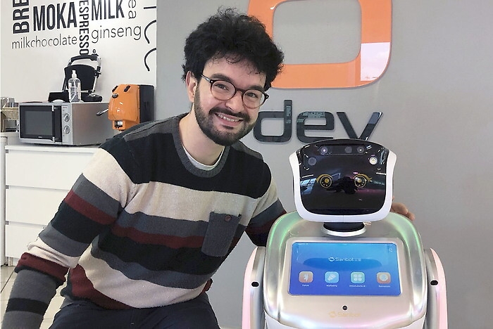 "Sanbot": nasce a Catania il robot che si muove in ambienti a lui sconosciuti