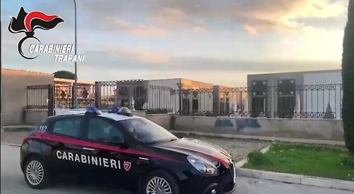 Al mercato o fare shopping nelle ore di lavoro: indagati 9 impiegati Comune del Trapanese