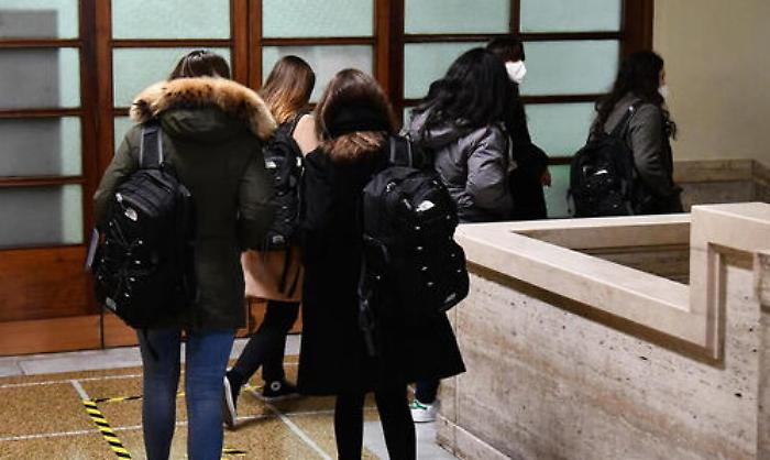 Sicilia, sindacati su riapertura scuole: &laquo;Incertezze e improvvisazione&raquo;