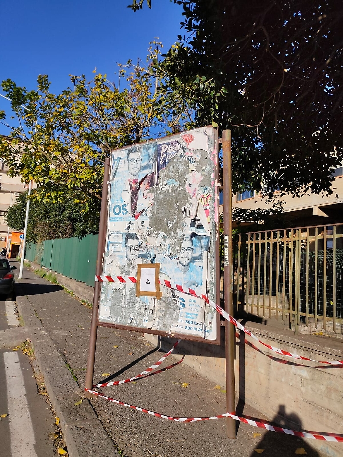 Catania: tabellone divelto in Via Imperia