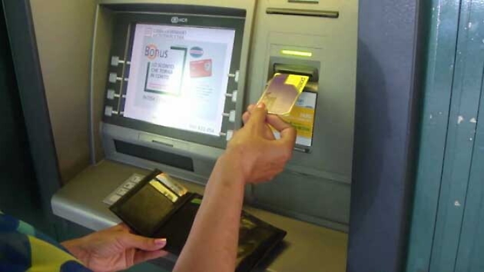 Trapani, assale donna dopo prelievo al bancomat: arrestato