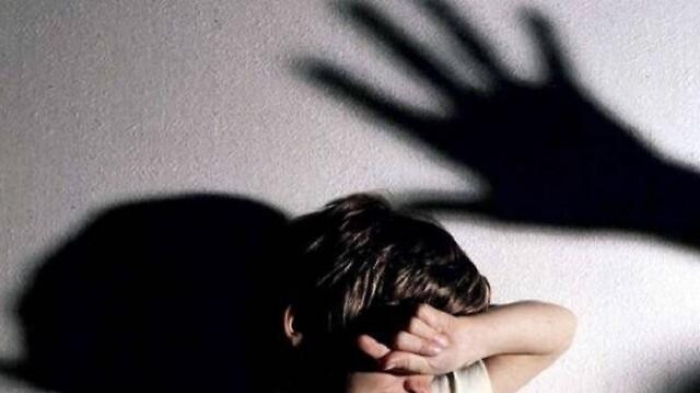 Zafferana Etnea, bimbo di 10 anni chiama i Cc: «Papà sta picchiando mamma»