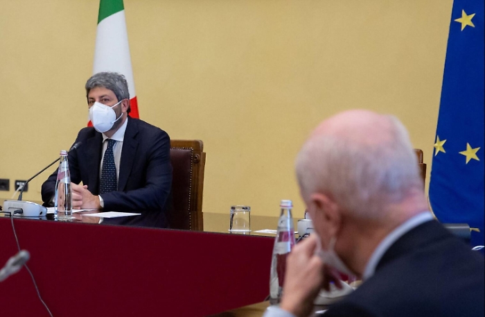 Crisi di governo, stallo totale: stasera Fico al Colle, Mattarella  un bivio