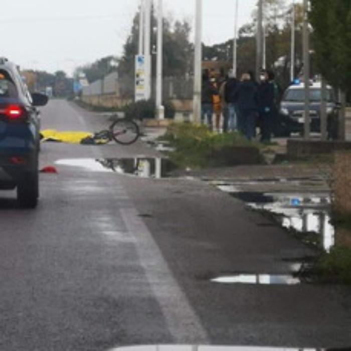 Investe e uccide ragazzo a Vittoria e scappa, una donna si costituisce: «Sono stata io»