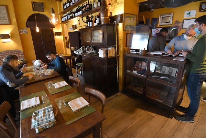 Un ristorante (foto generica)