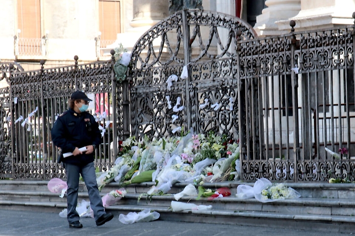 Sant'Agata, in piazza Duomo ingressi contingentati