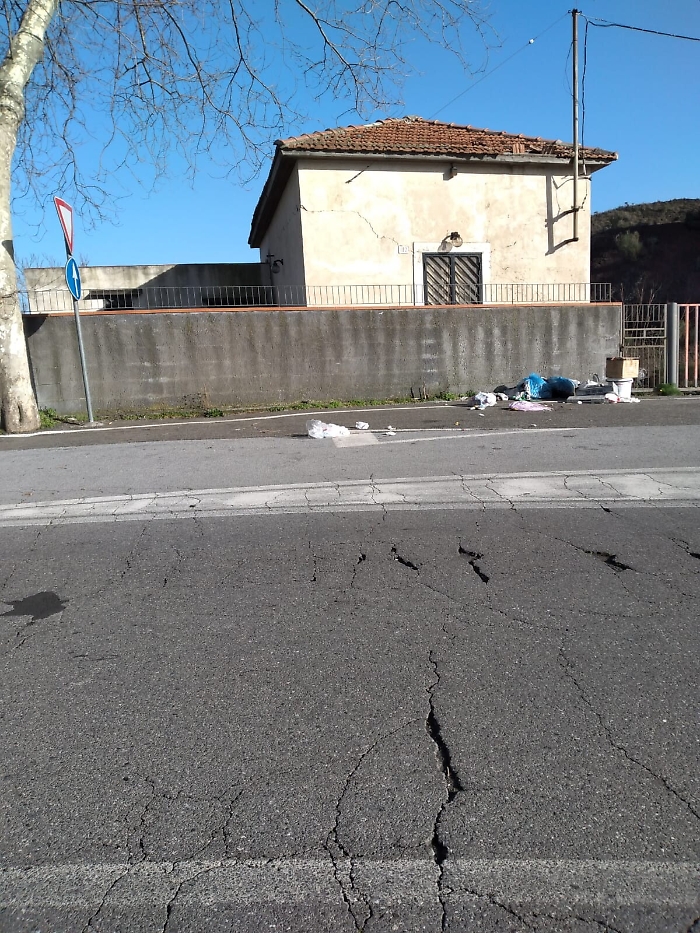 Zafferana Etnea: rifiuti abbandonati