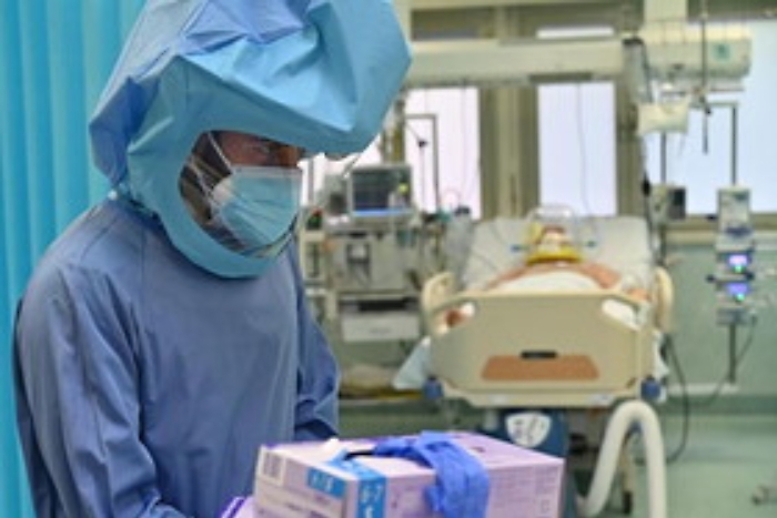 Covid, sono tre le varianti sotto osservazione