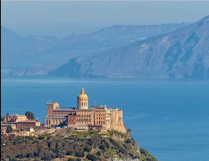 Tindari (Me): il santuario con le Eolie sullo sfondo