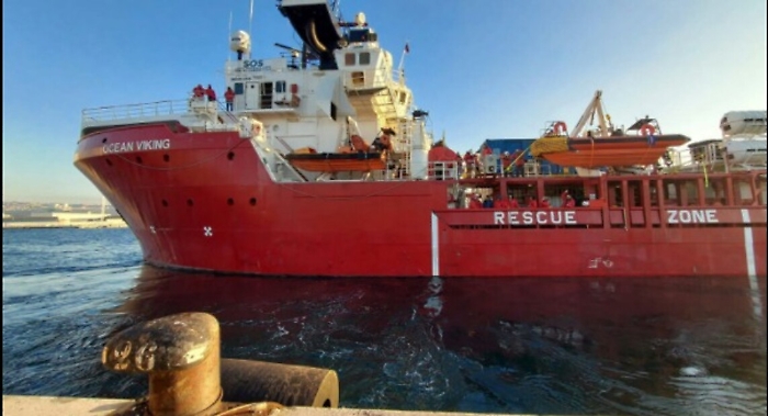 Ocean Viking fa rotta verso Augusta: a bordo otto migranti con il Covid