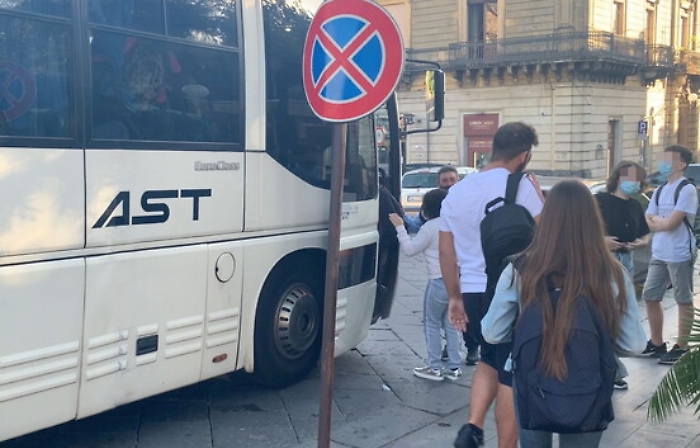 Studenti e trasporto locale, l'Ast: «Noi rigorosi, false le notizie di bus sovraffollati»