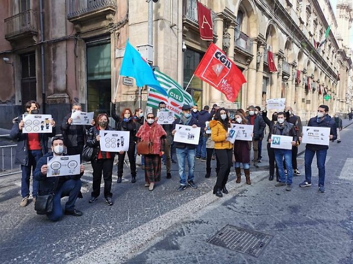 I “navigator” in piazza a Palermo e Catania per la proroga dei contratti
