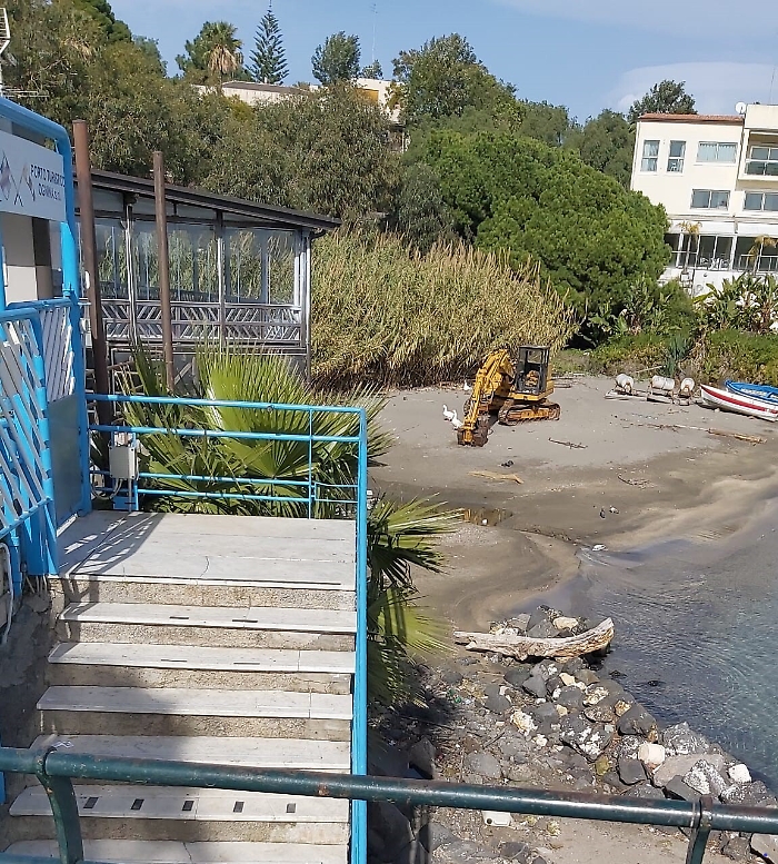 Ognina (Ct): ruspa nella spiaggetta