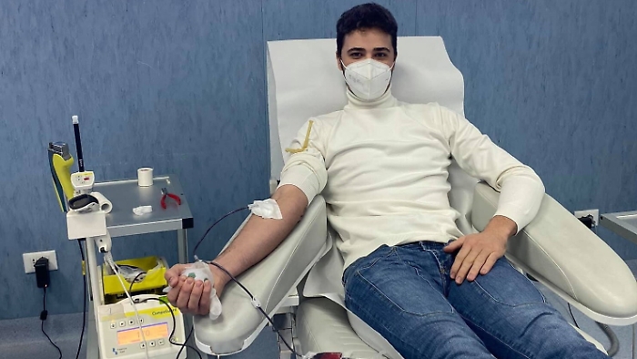 Giovane pizzaiolo guarisce dal Covid, dona il sangue iperimmune e lancia un appello