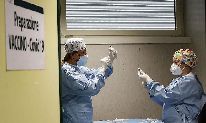 Covid, la Fondazione Gimbe: «Vaccinato il 2,01% dei siciliani»